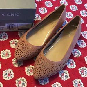 VIONIC CARMELA PERFORATED BALLET FLAT SIZE 7 1/2 WIDE, DUSTY PINK, NEVER WORN